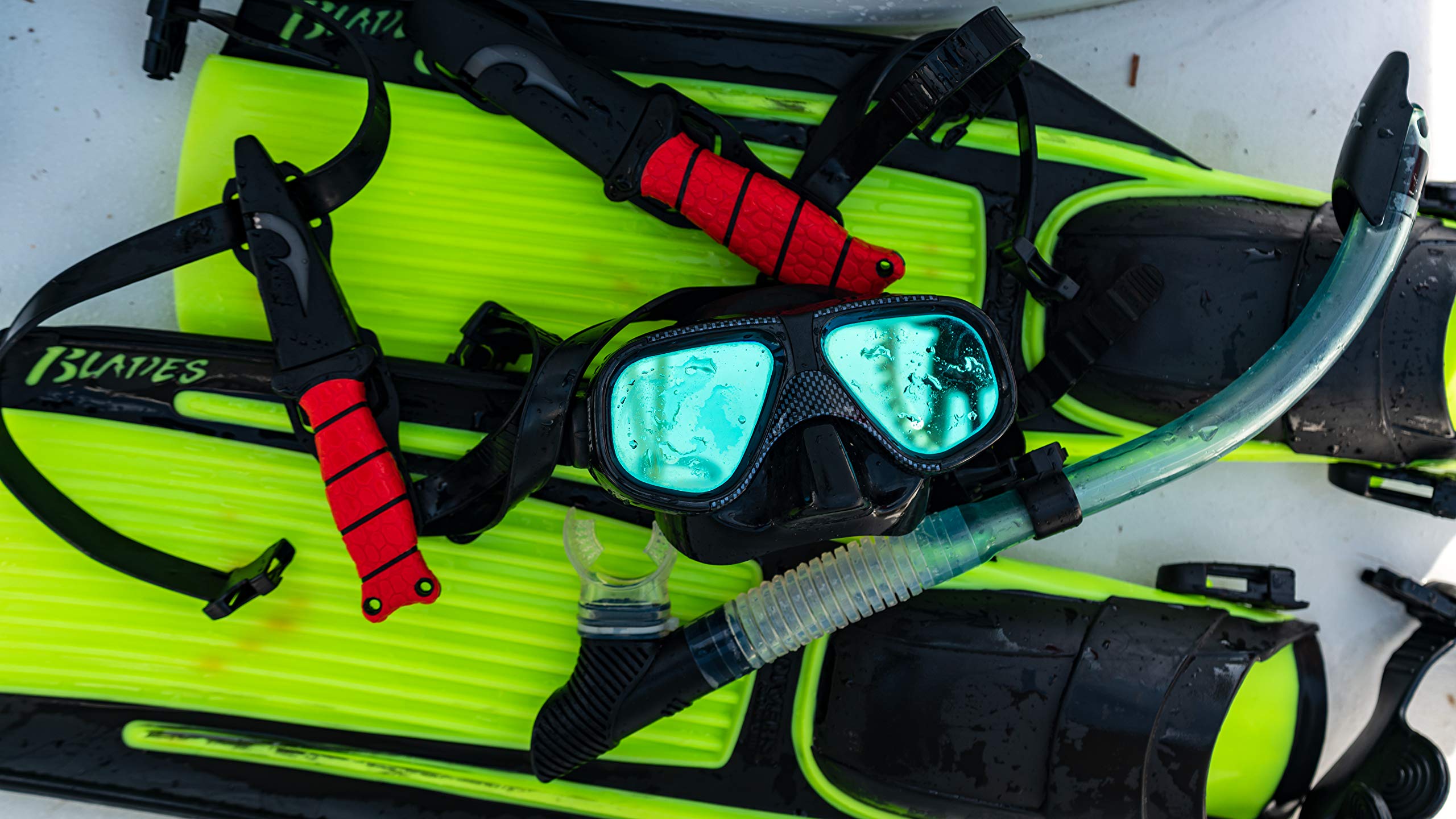 BUBBA 3.5" Pointed Dive Knife with Non-Slip Grip Handle - Image 7