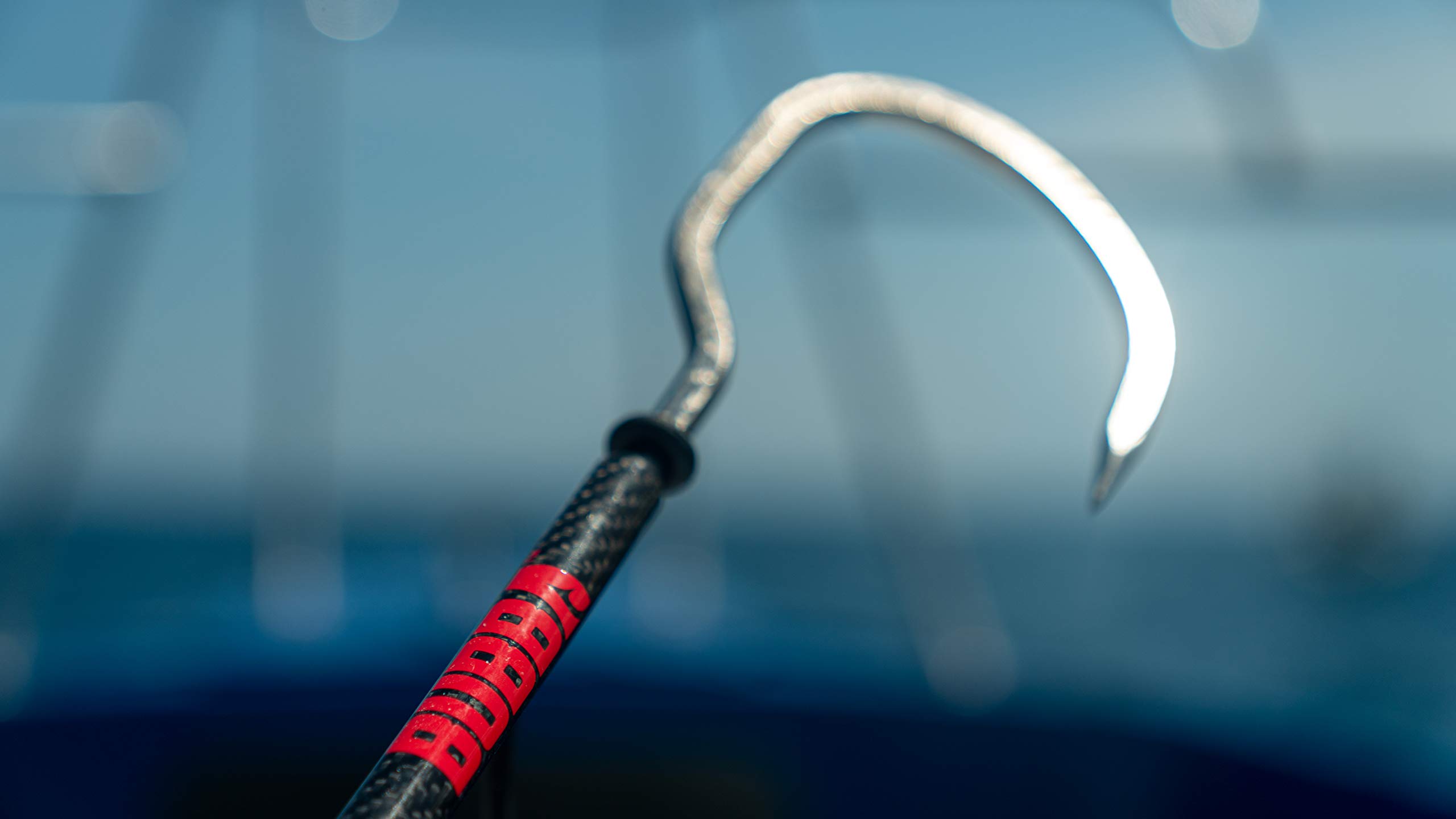 BUBBA 5 Foot Gaff with 3 Inch Stainless Steel Offset Hook, Non-Slip Grip Handles and Carbon Fiber Shaft for Fishing, Boating and Outdoors - Image 7